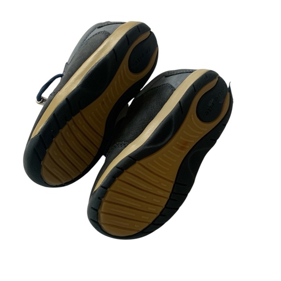 Classic Leather Toddler Shoes – Black (Size 6) - Picture 3 of 5